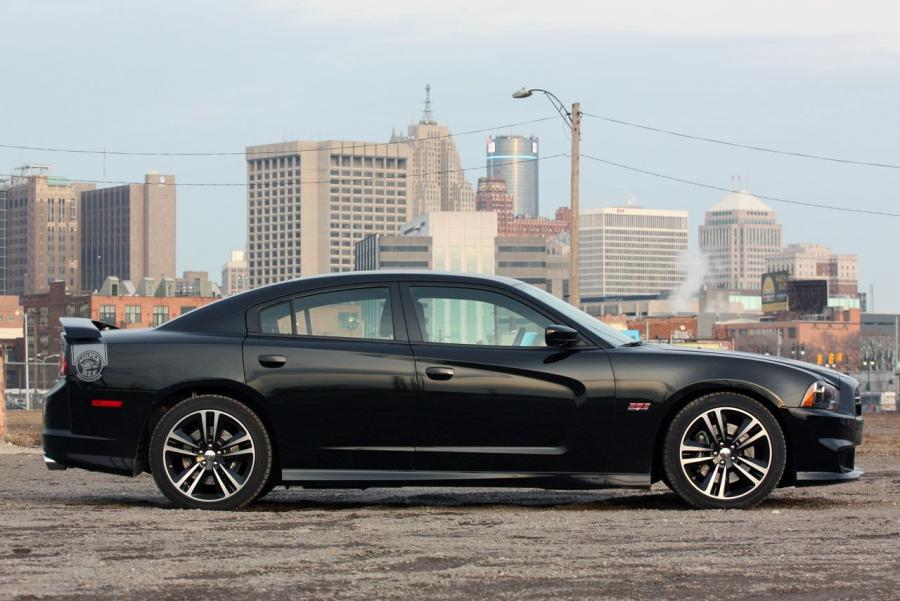  Dodge Charger SRT8 Super Bee 2013 года  (фото 7 из 30)